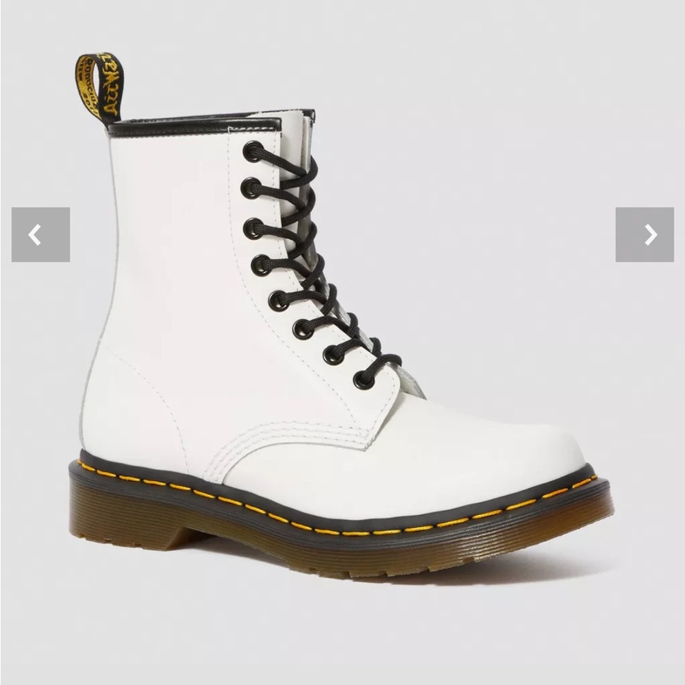 Dr.  Marten’s WOMEN'S SMOOTH LEATHER LACE UP BOOTS